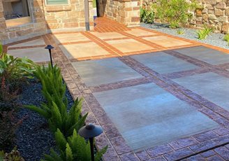 Entryway Sunstamp Courtyard Austin Tx
Patios & Outdoor Living
SUNDEK Austin

