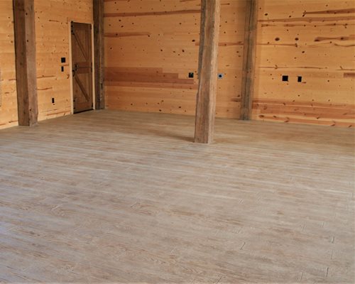 Sunstamp Barn Floor
Concrete Floors
SUNDEK Austin
