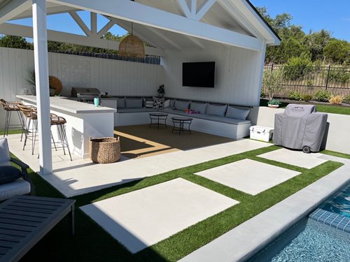 Large Concrete Pavers, Turf Strips
Patios & Outdoor Living
SUNDEK Austin
